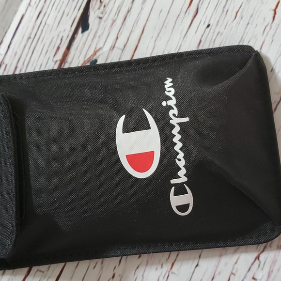 🆕️ CHAMPION CROSSBODY BAG - Picture 2 of 7